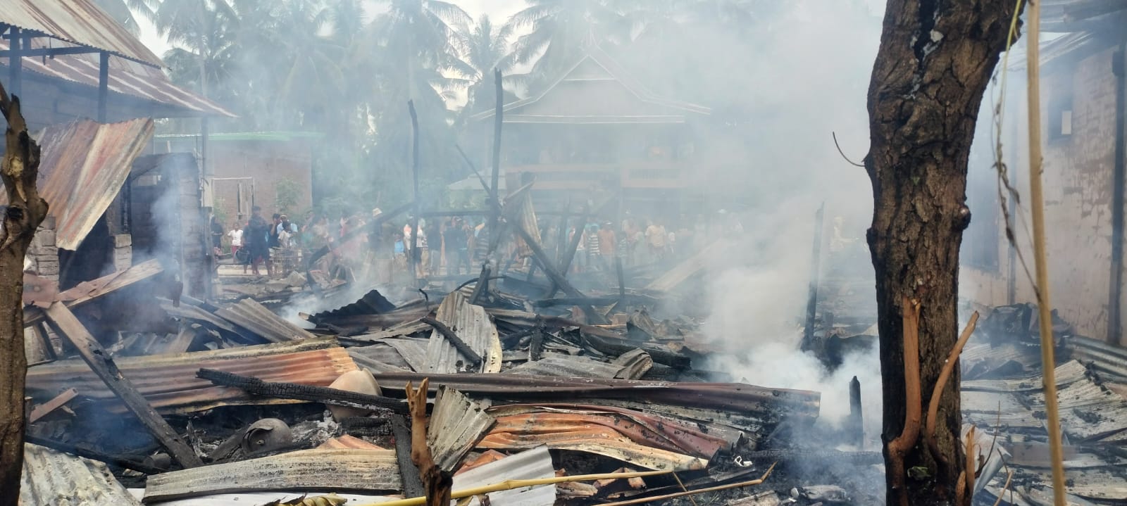 Rumah Panggung di Polewali Mandar Ludes Terbakar Saat Pemilik Tarawih