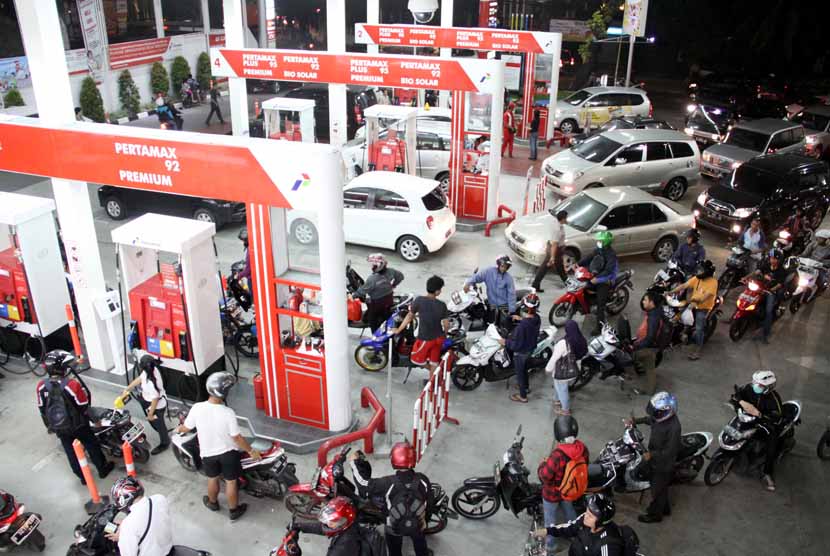 Panic Buying BBM di Aceh, Antrean Kendaraan Mengular hingga 1 Kilometer